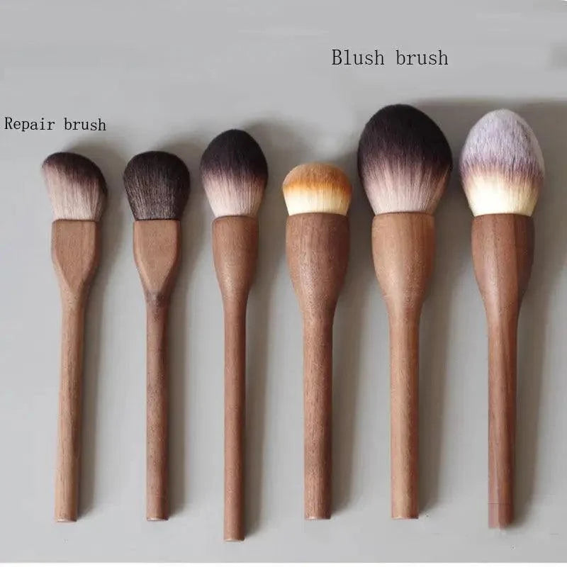 Vintage Style 1Pcs European Wood Handle Makeup Brush High Quality Loose Powder Brush Foundation Brush Super Soft Theatre Makeup