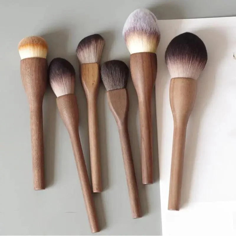 Vintage Style 1Pcs European Wood Handle Makeup Brush High Quality Loose Powder Brush Foundation Brush Super Soft Theatre Makeup